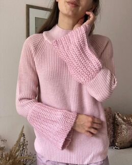 Розовый свитер