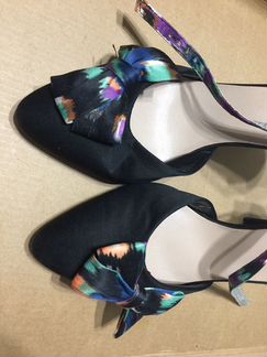 Босоножки атласные новые