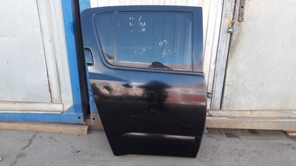 Двери задние Ниссан Армада Nissan Armada 2005год