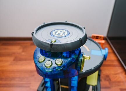 Большой гараж elc. Парковка