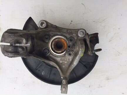 Кулак поворотный передний левый Volkswagen Passat