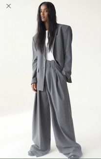 Шикарный серый костюм zara пиджак со шлицей и брюк