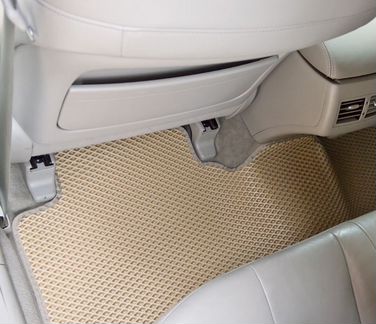Новые коврики в салон Cadillac Escalade