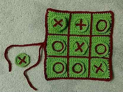 Игра в кальмара крючком схемы. Вязаные развивающие игрушки. Вязаные развивающие игрушки для детей своими руками. Вязаные настольные игры. Вязаные настольные игры.