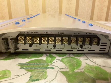 Автомобильный усилитель Lanzar vibe 438