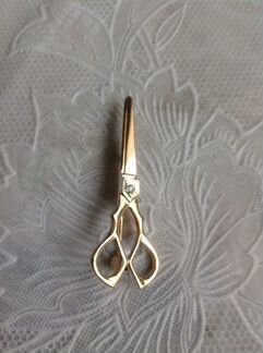 Золотая брошка ножницы