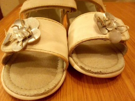 Босоножки 2 за 300