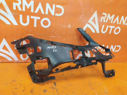 Кронштейн бампера передний правый Mercedes E-Class