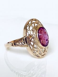 Золотое кольцо с корундом 583 проба