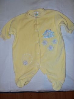 Красивый бархатный комбинезон желтый со снежинками