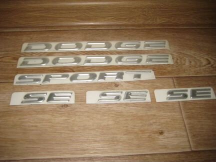 Dodge надпись на пятую дверь