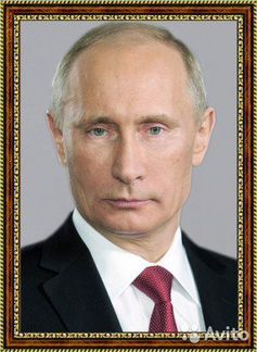Портрет Владимира Путина в рамке со стеклом