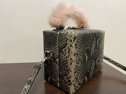 Сумка-футляр с искусственным мехом ASOS