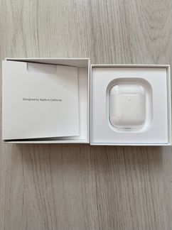 Наушники AirPods с беспроводным зарядным футляром