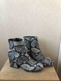 Ботильоны с эффектом змеиной кожи