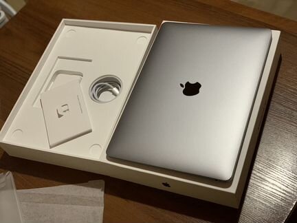 MacBook Air (Retina,13-Inch,2018) i5/ 8/ 256