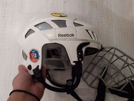 Хоккейный шлем