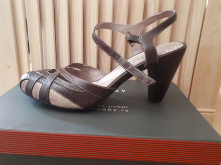 Босоножки новые Carnaby Р.37