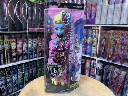 Спуки Суит монстры внутри М Хай аксы в коробке