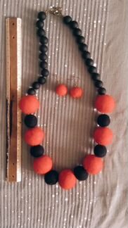 Набор из колье и серёжек. Ручная работа