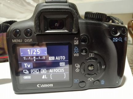 Зеркальный фотоаппарат Canon 1000 D