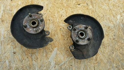 Кулак поворотный toyota corollaE100