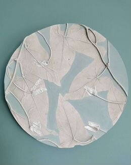 Гипсовое панно с отпечатком трав