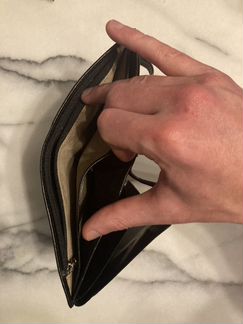 Черное кожаное портмоне