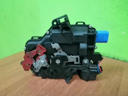 Замок двери задний левый Шкода Фабия 1 2 Fabia 1 2