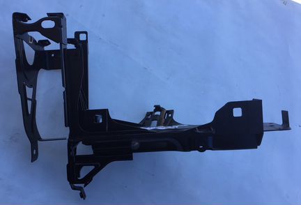Кронштейн фары BMW 5 F 10/F 11 правый 7200794