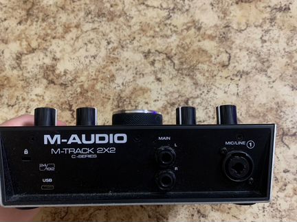 Внешняя звуковая карта M-audio M-track 2x2