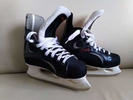 Коньки хоккейные