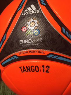 Футбольный мяч adidas tango 2012 оранжевый на снег