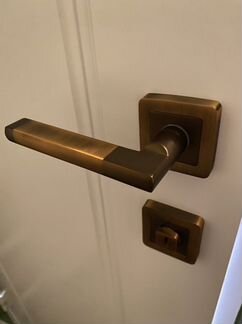 Комплект дверной ручки с запиранием, завёртка