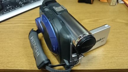 Продаю видеокамеру Hitachi DZ-MV350E