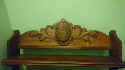 Старинный полка для иконы настенное (дерево)